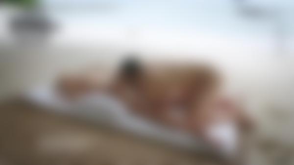 Skjermtak #9 fra filmen Erotisk strandmassasje