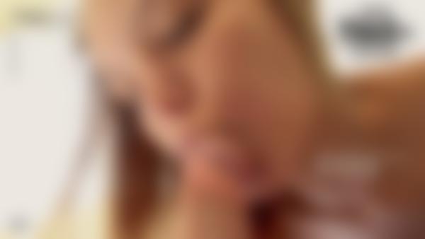 Ekrāna paņemšana #9 no filmas Mutes mīlestības masāža