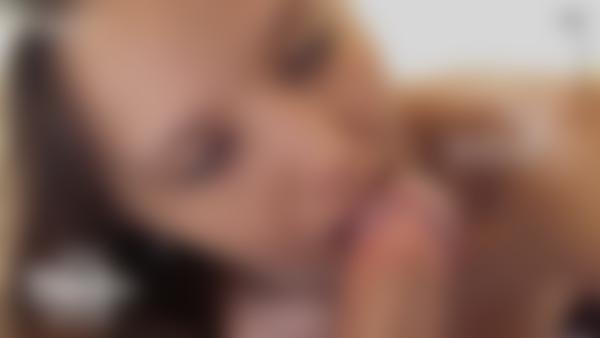 Ekrāna paņemšana #10 no filmas Mutes mīlestības masāža