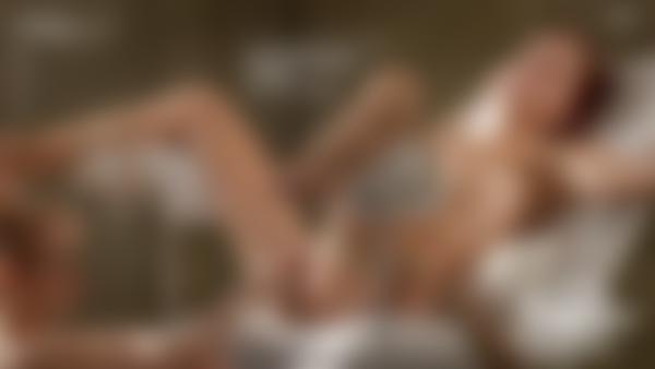 Kuvakaappaus #12 elokuvasta Rajoitettu Bondage-hieronta