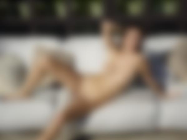 Immagine n.8 dalla galleria Alisa nuda a casa