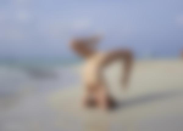 Attēls #8 no galerijas Džennas pludmales akrobāte